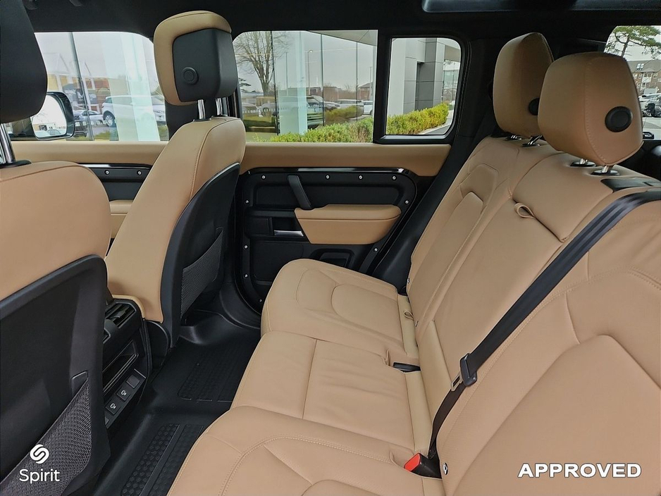 2025 Land Rover Defender 2.0 PHEV X-Dynamic SE €109,950