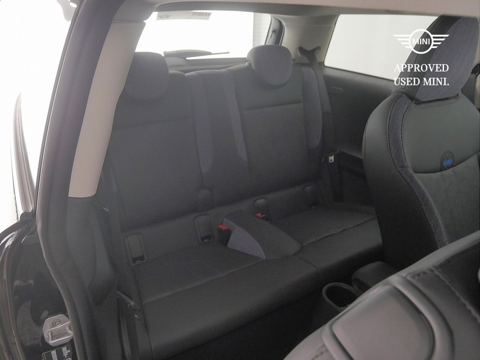 2025 MINI Hatch Cooper C 3 Door €39,900