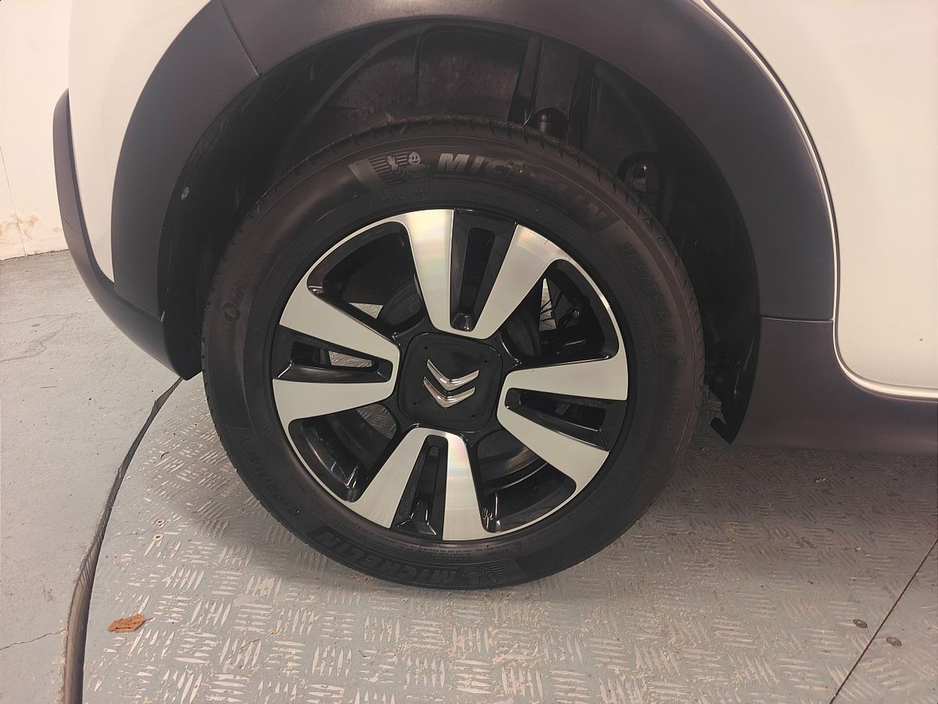 2023 Citroen C3 - image 7