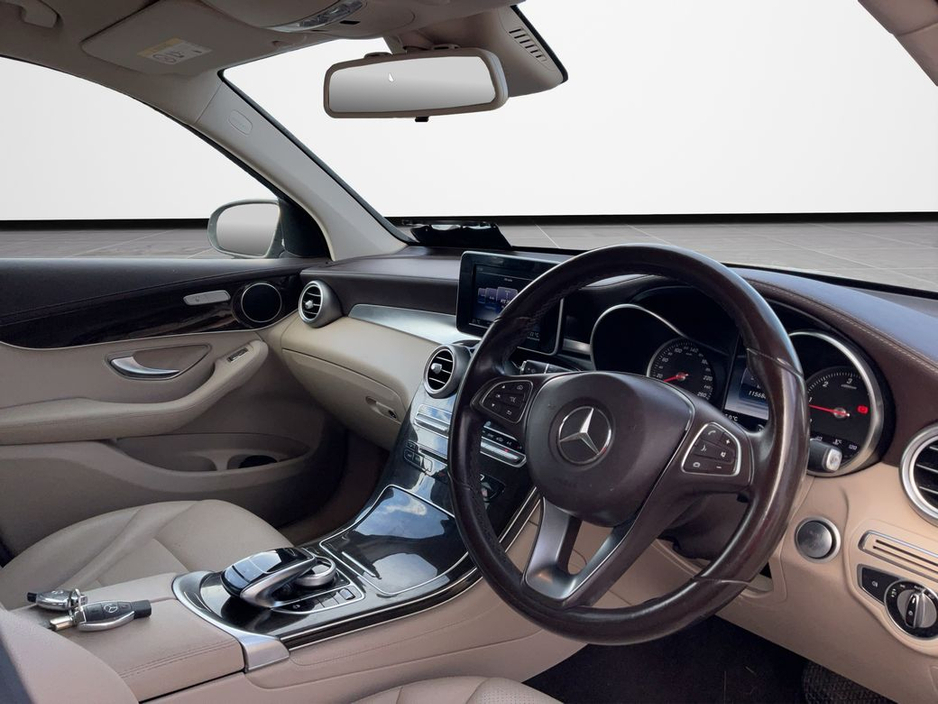 2017 Mercedes-Benz GLC Class - image 10