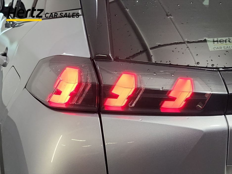 2023 Peugeot 2008 - image 8