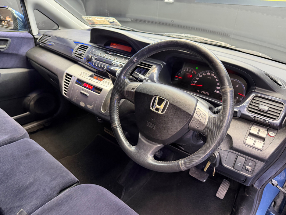 2009 Honda FR-V - image 23