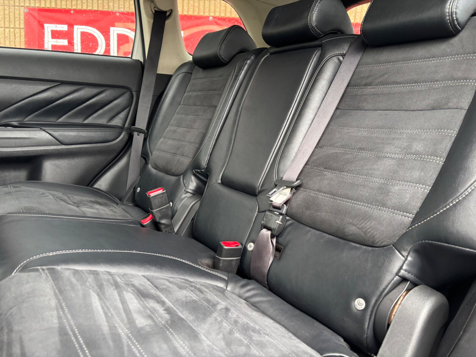 2015 Mitsubishi Outlander PHEV Intense+ €10,950