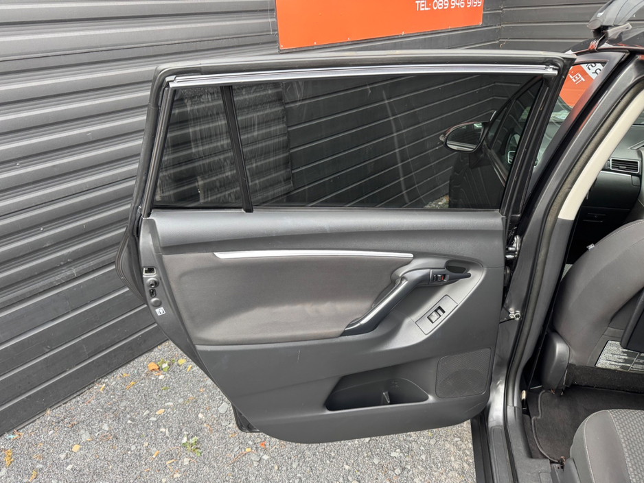 2014 Toyota Corolla Verso - image 18