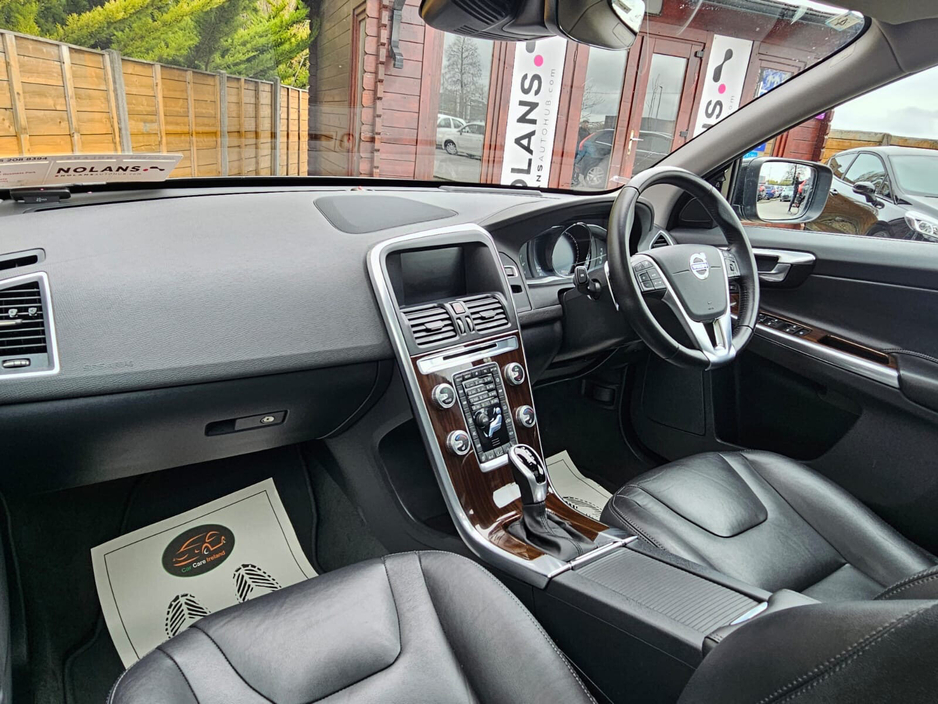 2016 Volvo XC60 - image 25