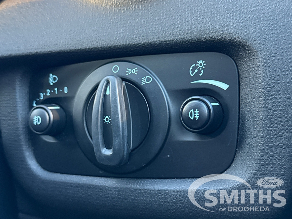 2015 Ford Fiesta - image 23