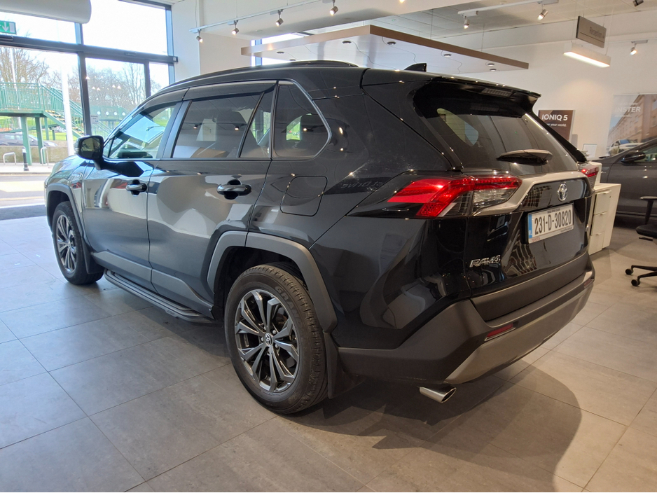 2023 Toyota Rav4 - image 3