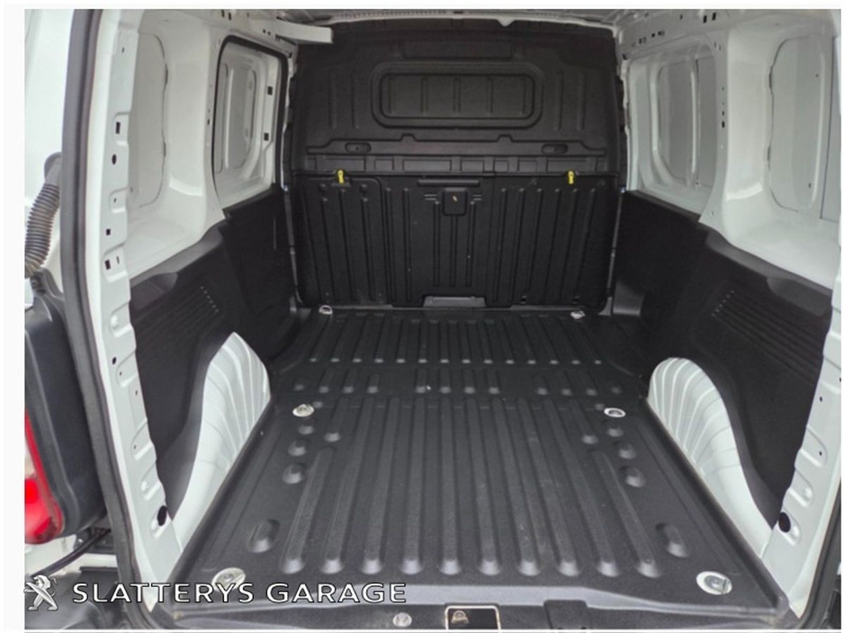 2020 Peugeot Partner - image 7