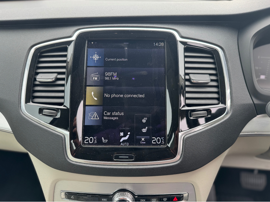 2017 Volvo XC90 - image 11