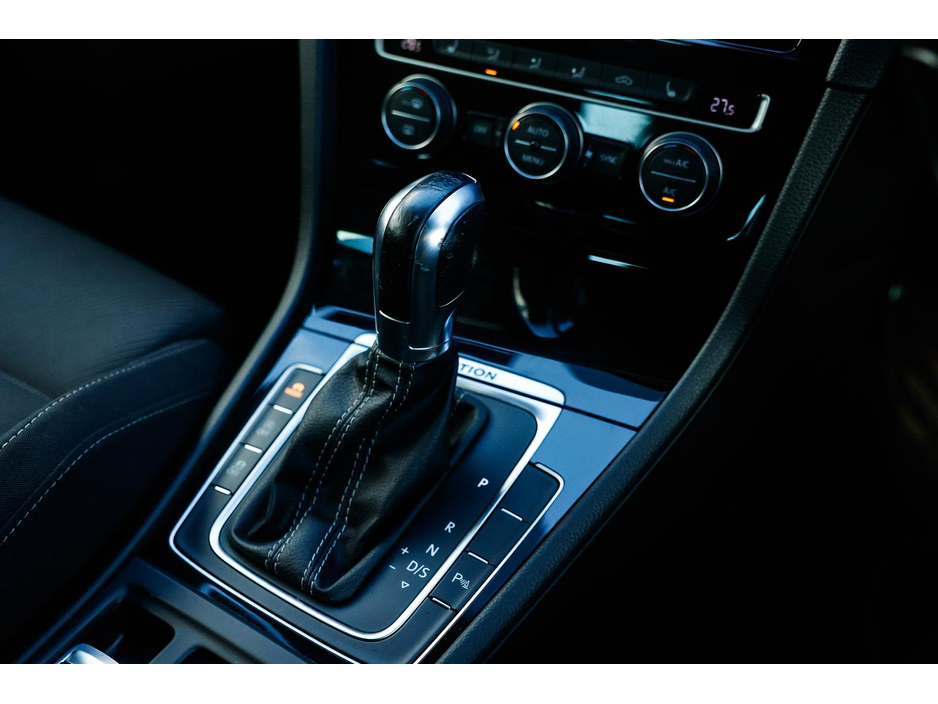 2017 Volkswagen Golf - image 9