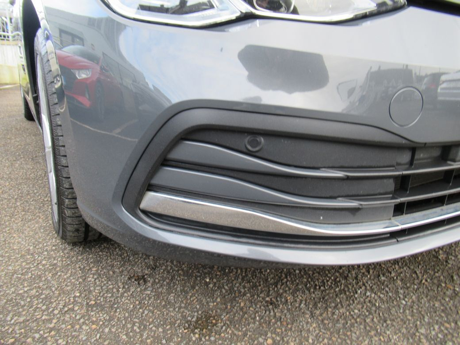 2021 Volkswagen Golf - image 4