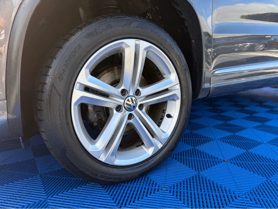 2016 Volkswagen Tiguan - image 12