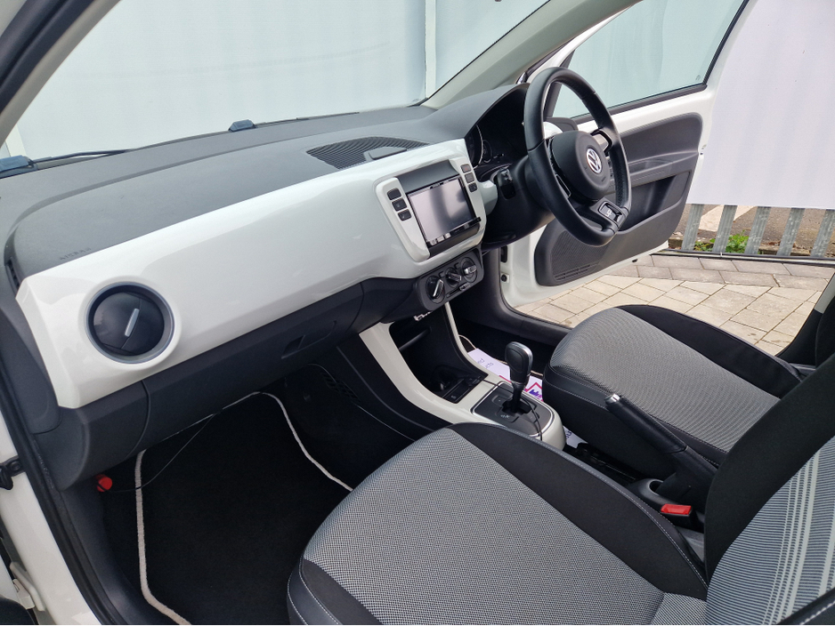 2014 Volkswagen up! - image 15