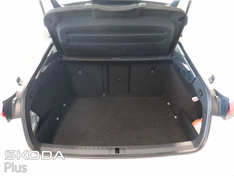 2023 Skoda Octavia - image 10