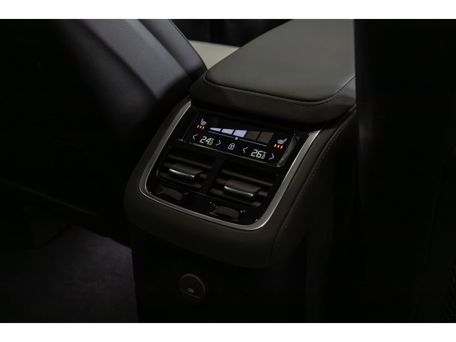 2025 Volvo XC90 - image 15