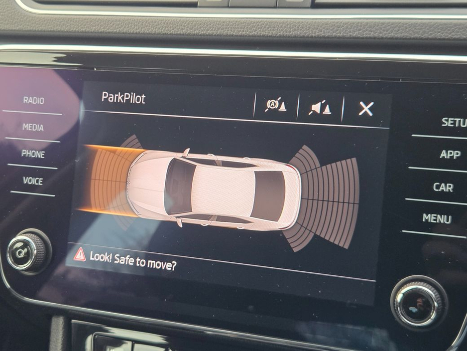 2019 Skoda Superb - image 14