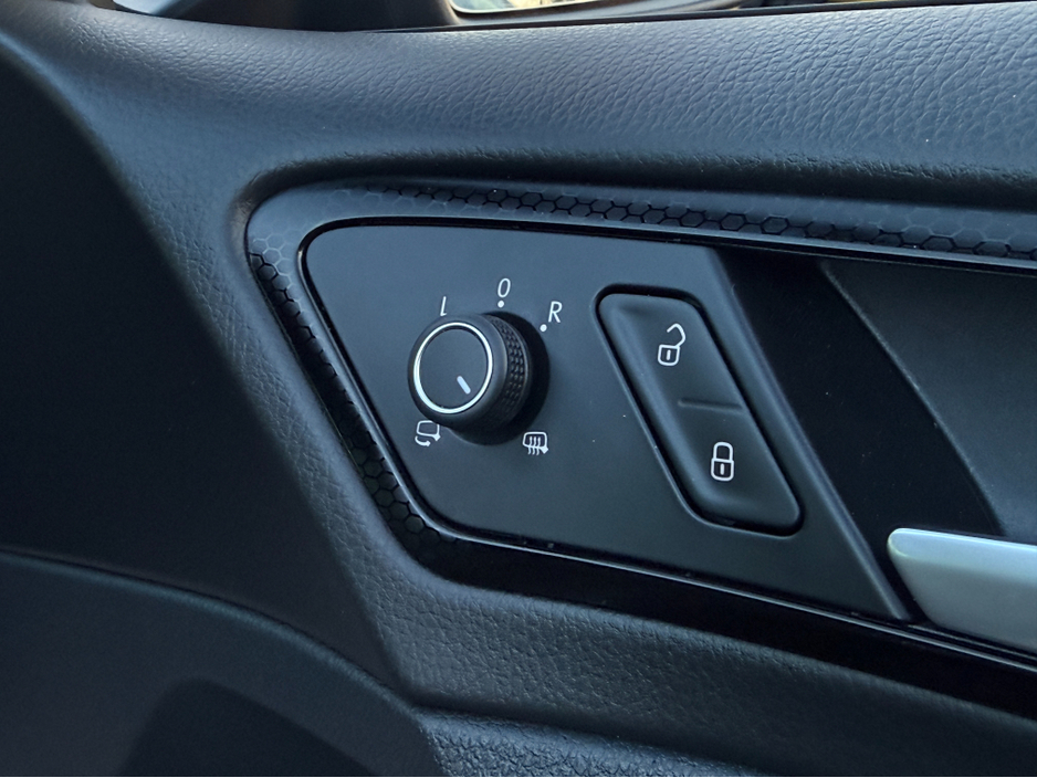 2016 Volkswagen Golf - image 14