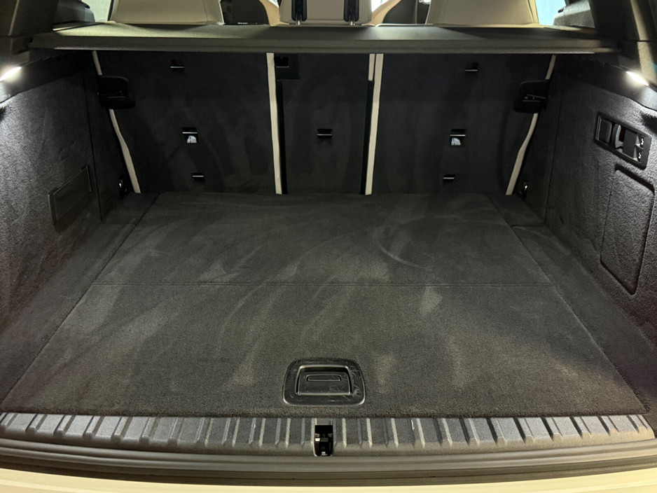 2023 BMW iX - image 27