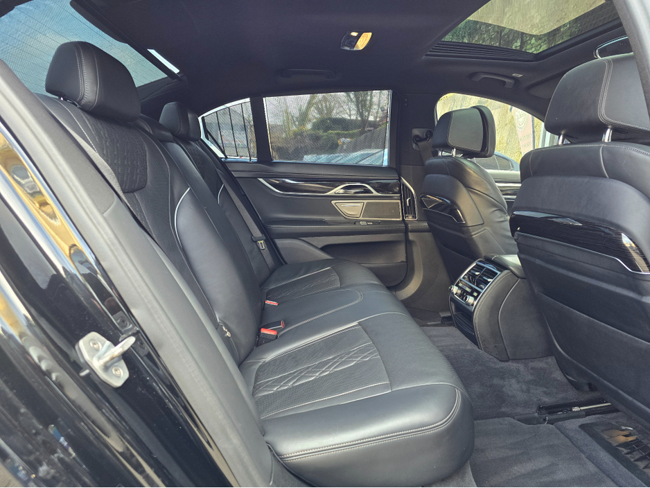 2018 BMW 7 Series - image 14