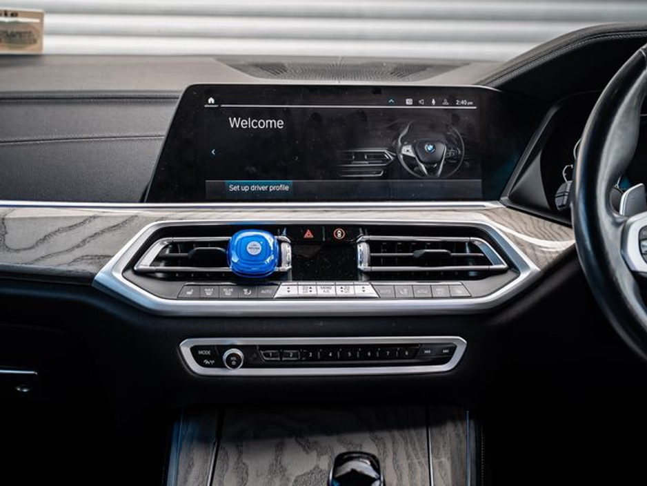 2020 BMW X5 - image 15