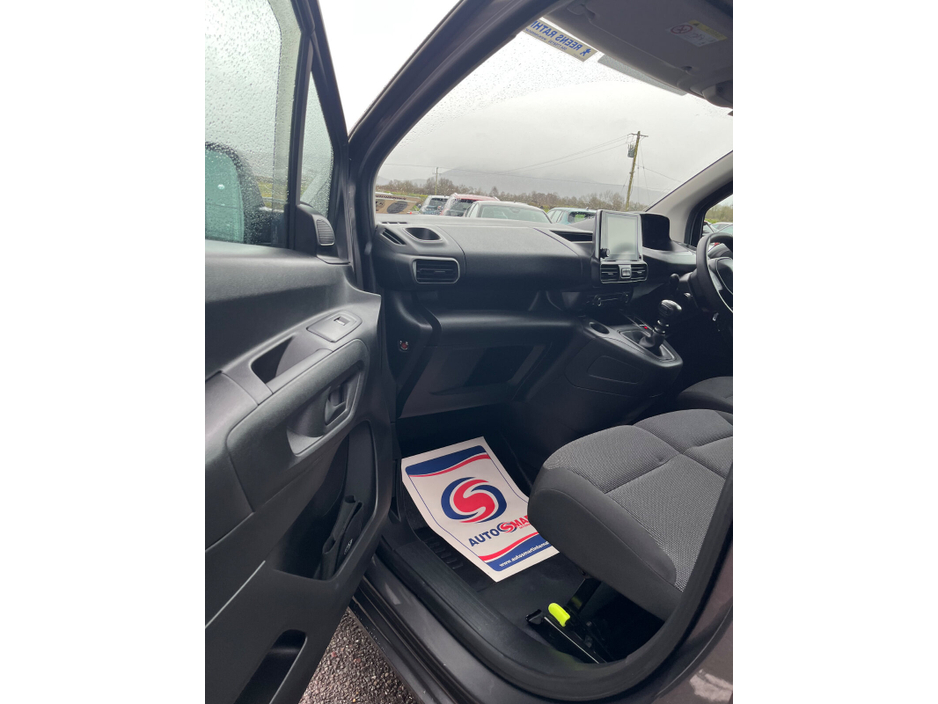 2024 Peugeot Partner 