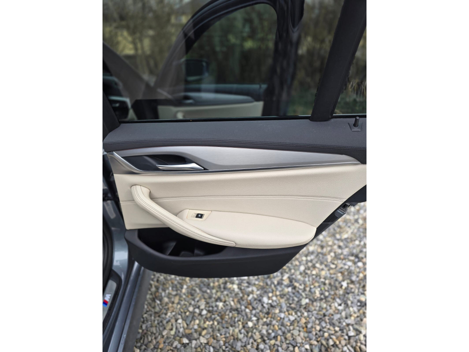 2019 BMW 5 Series - image 21