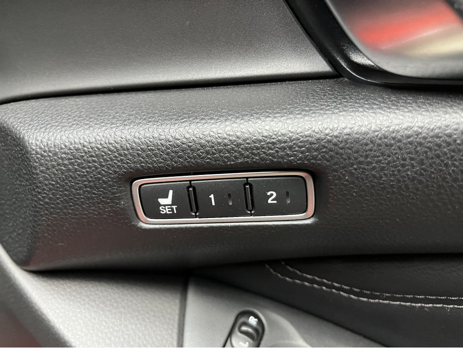 2020 BMW 5 Series - image 13