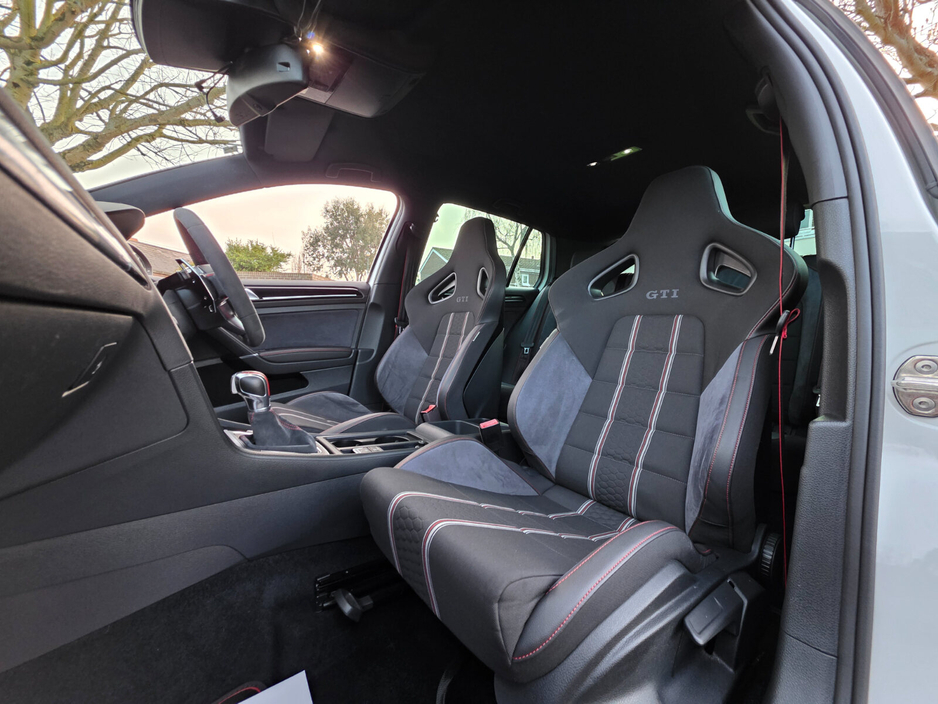 2016 Volkswagen Golf - image 22