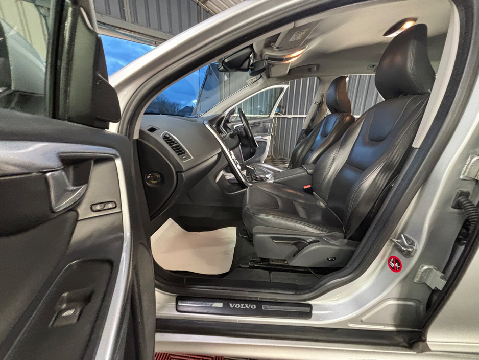 2016 Volvo XC60 - image 18