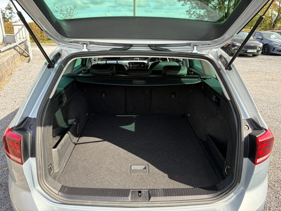 2022 Volkswagen Passat - image 15