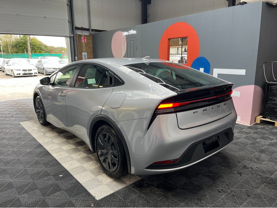 2025 Toyota Prius - image 4