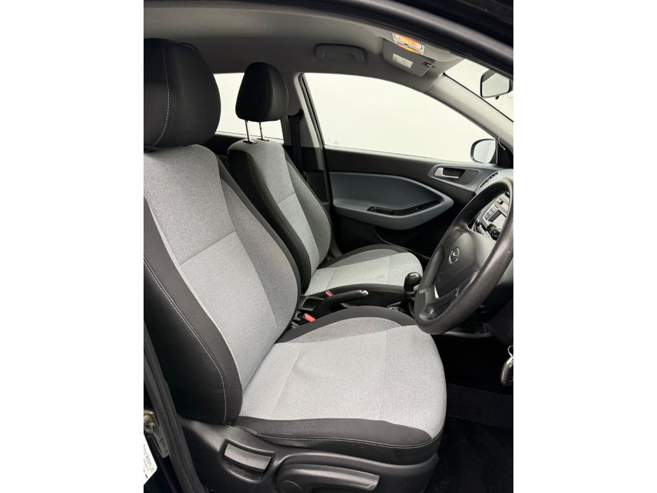 2016 Hyundai i20 - image 7