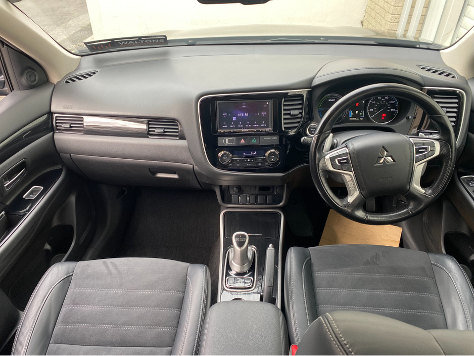 2016 Mitsubishi Outlander - image 12