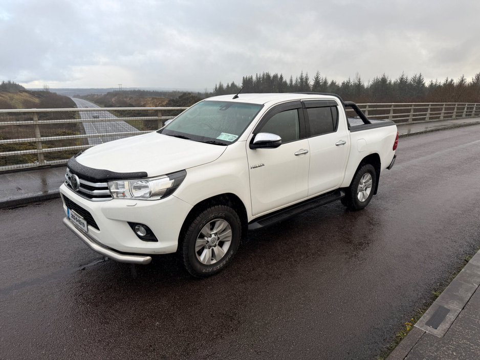 2020 Toyota Hilux - image 13