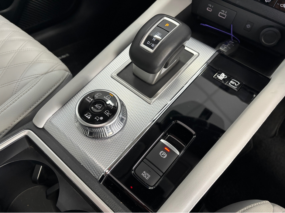 2022 Mitsubishi Outlander - image 16