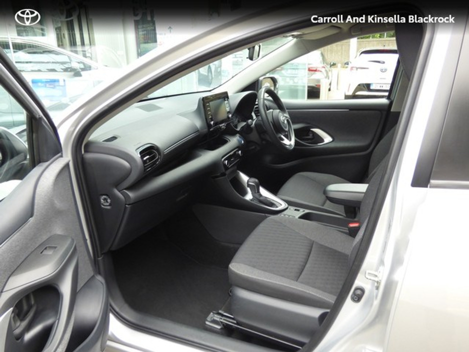 2022 Toyota Yaris Hybrid Luna €21,950