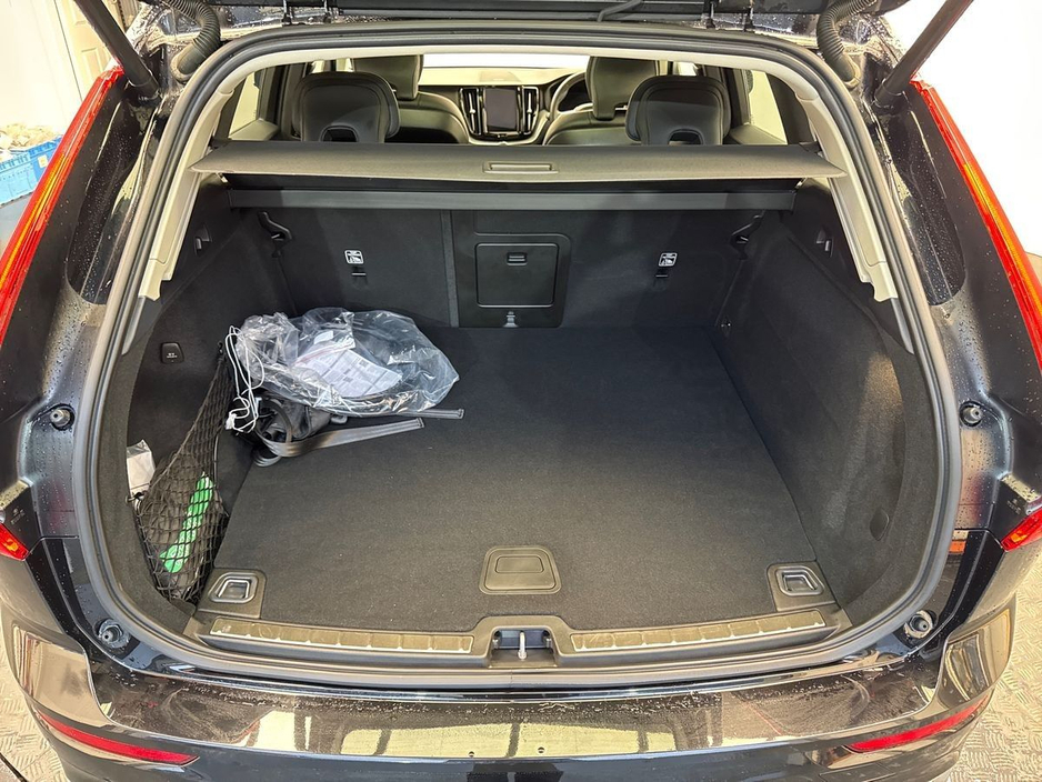 2023 Volvo XC60 - image 9
