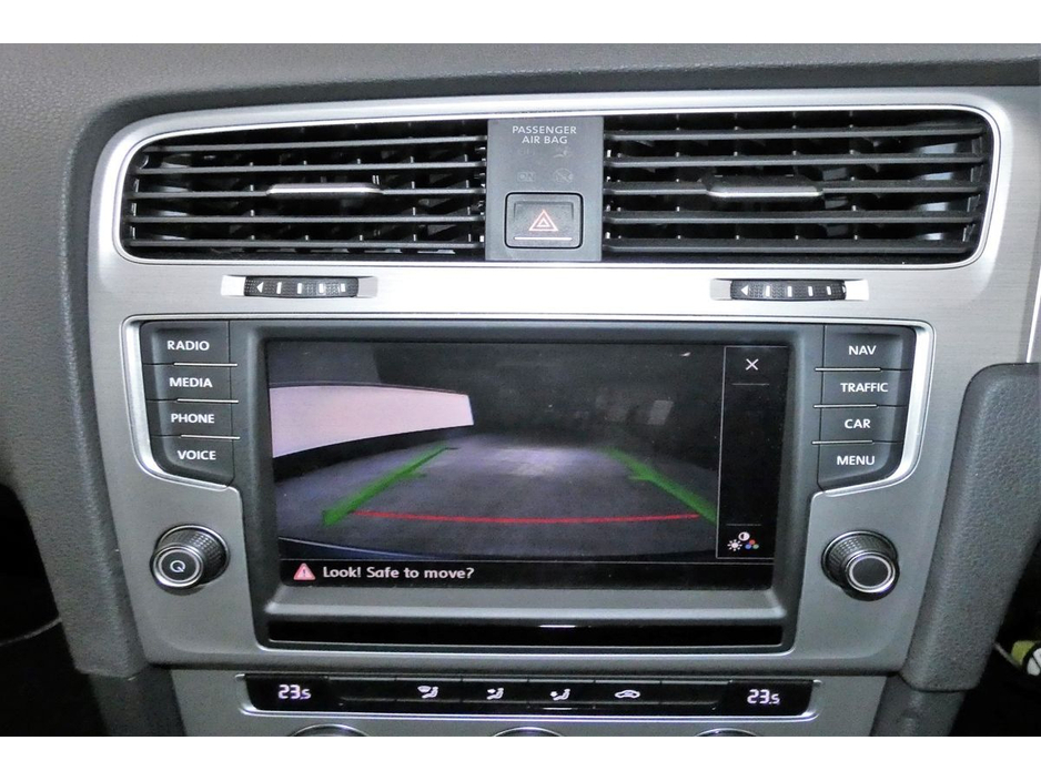 2017 Volkswagen Golf - image 20