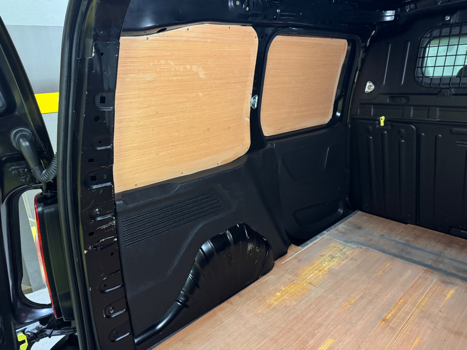 2021 Citroen Berlingo - image 24