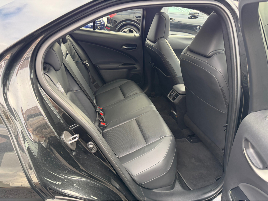 2021 Lexus UX 300 e UX300e - Takumi Edition - Sunroof €24,750