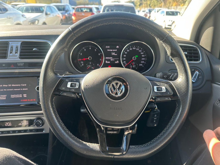 2016 Volkswagen Polo - image 17