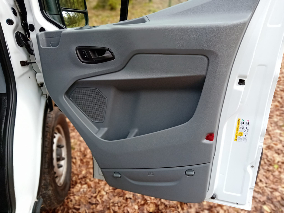 2019 Ford Transit - image 17