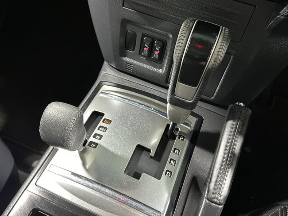 2017 Mitsubishi Pajero 3.2 DiD LWB 2 Seater N1 Commercial €27,500