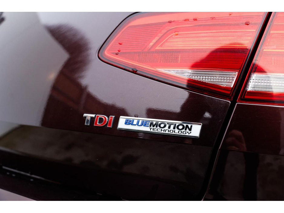 2017 Volkswagen Passat - image 16