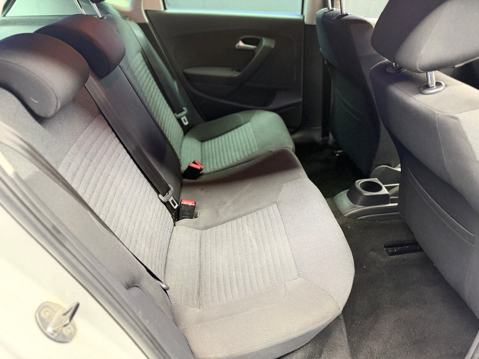 2012 Volkswagen Polo - image 17