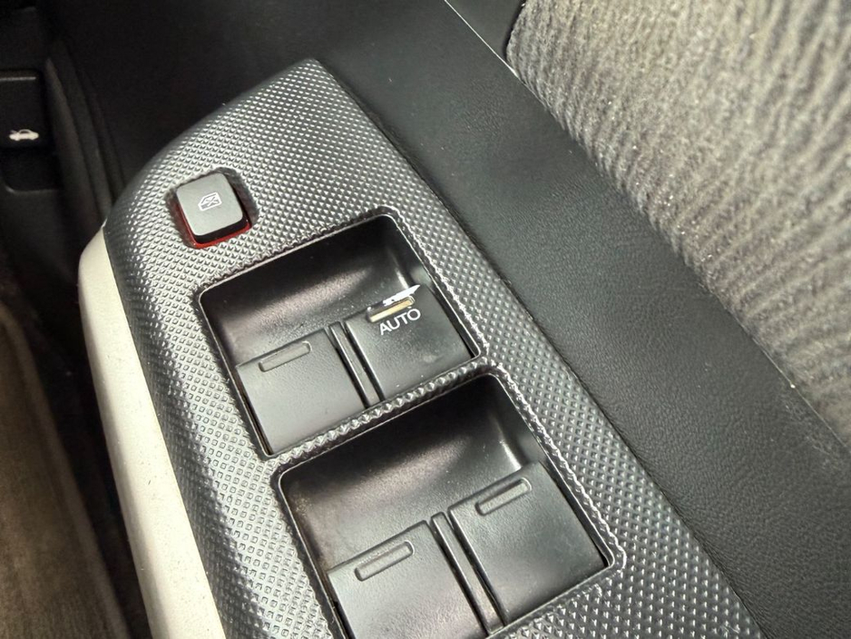 2011 Honda Insight - image 12