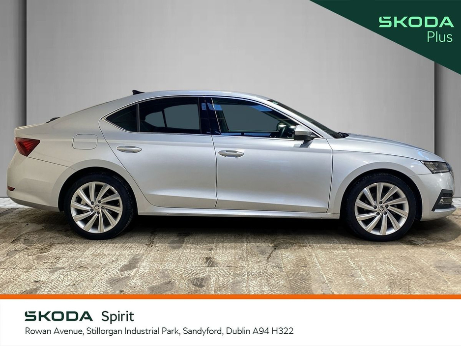 2023 Skoda Octavia - image 10