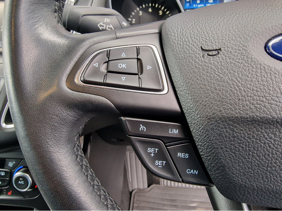 2016 Ford Focus - image 18