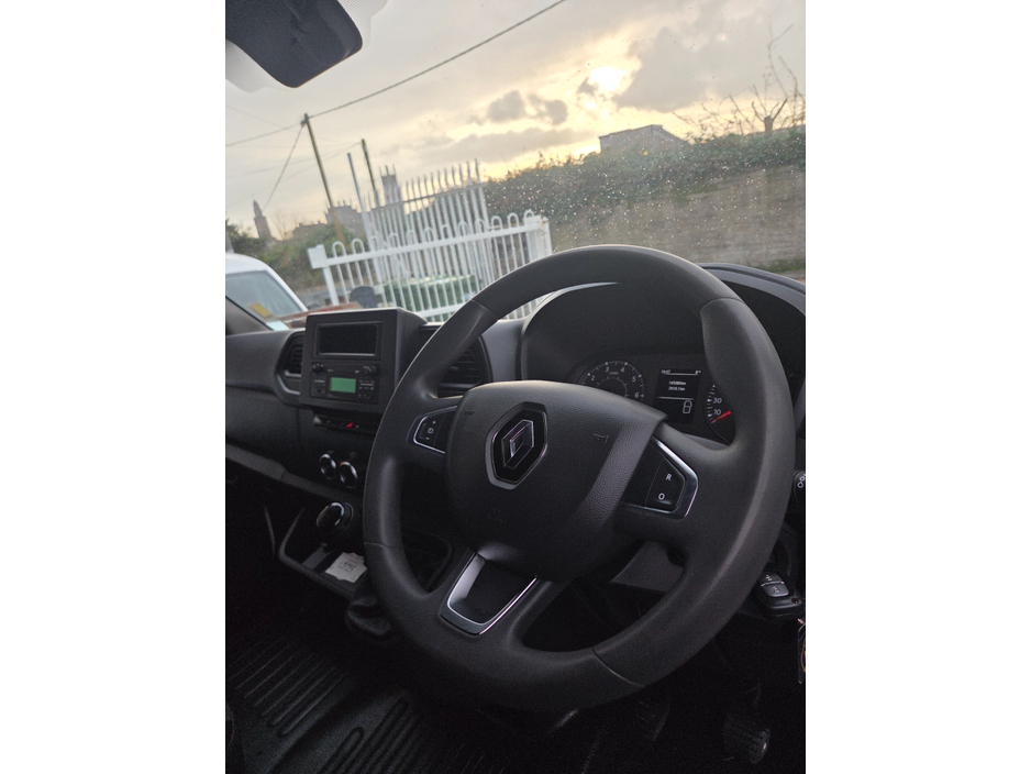 2021 Renault Master - image 8