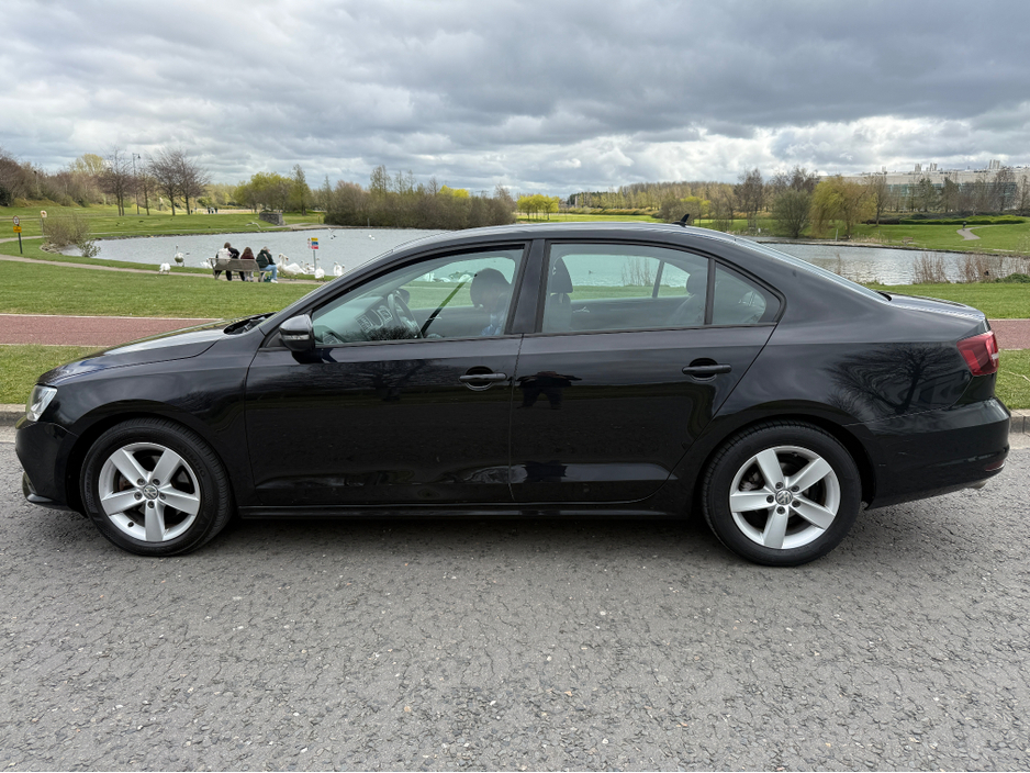 2017 Volkswagen Jetta - image 6
